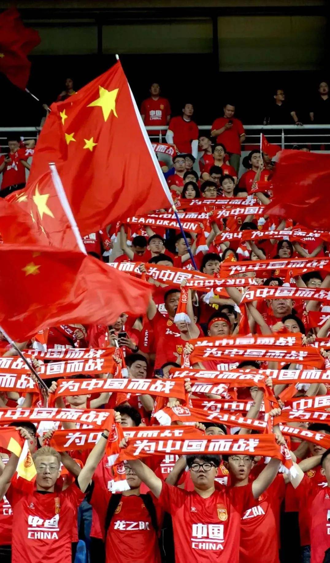 爱游戏体育官网-备受瞩目！国内足球争夺激烈前进