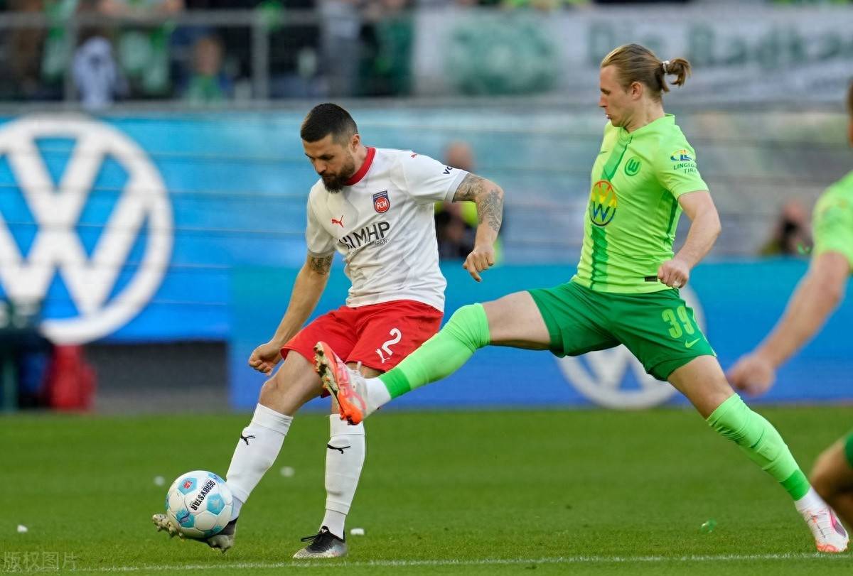 关于沙尔克客场不敌勒沃库森，陷入保级泥潭的信息