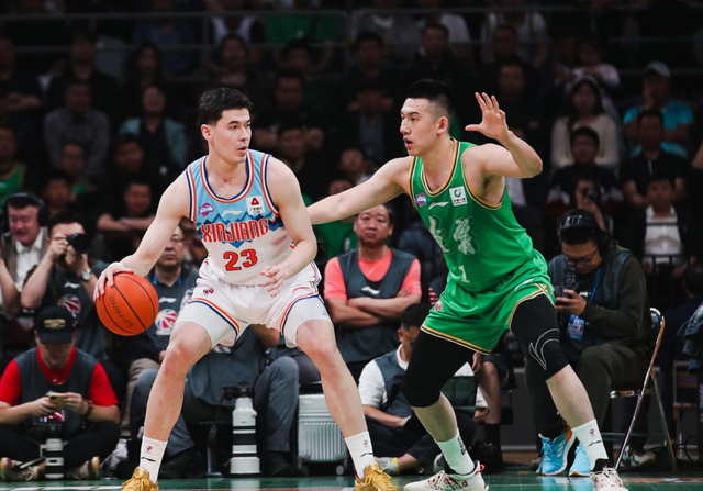 爱游戏入口-热血男子篮球对抗，谁能笑到最后