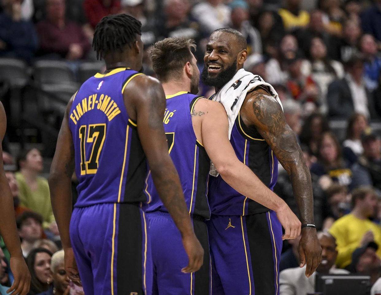 爱游戏登录入口-湖人队发挥出色，获得连胜助力晋级