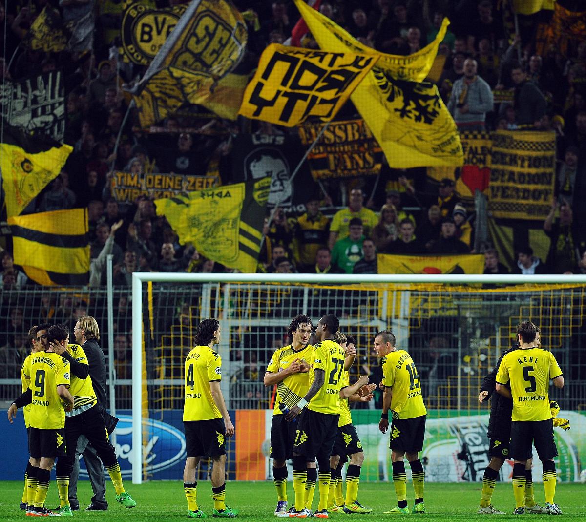 欧预赛战火连天,各队士气高涨展现拼搏精神 欧预赛战火连天,各队士气高涨展现拼搏精神