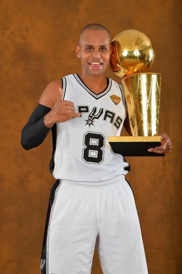 爱游戏网页版入口-马刺老将宣布退役感谢队友支持