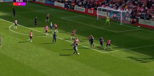 爱游戏网页版-南安普顿遭遇两连败，战术调整成为关键