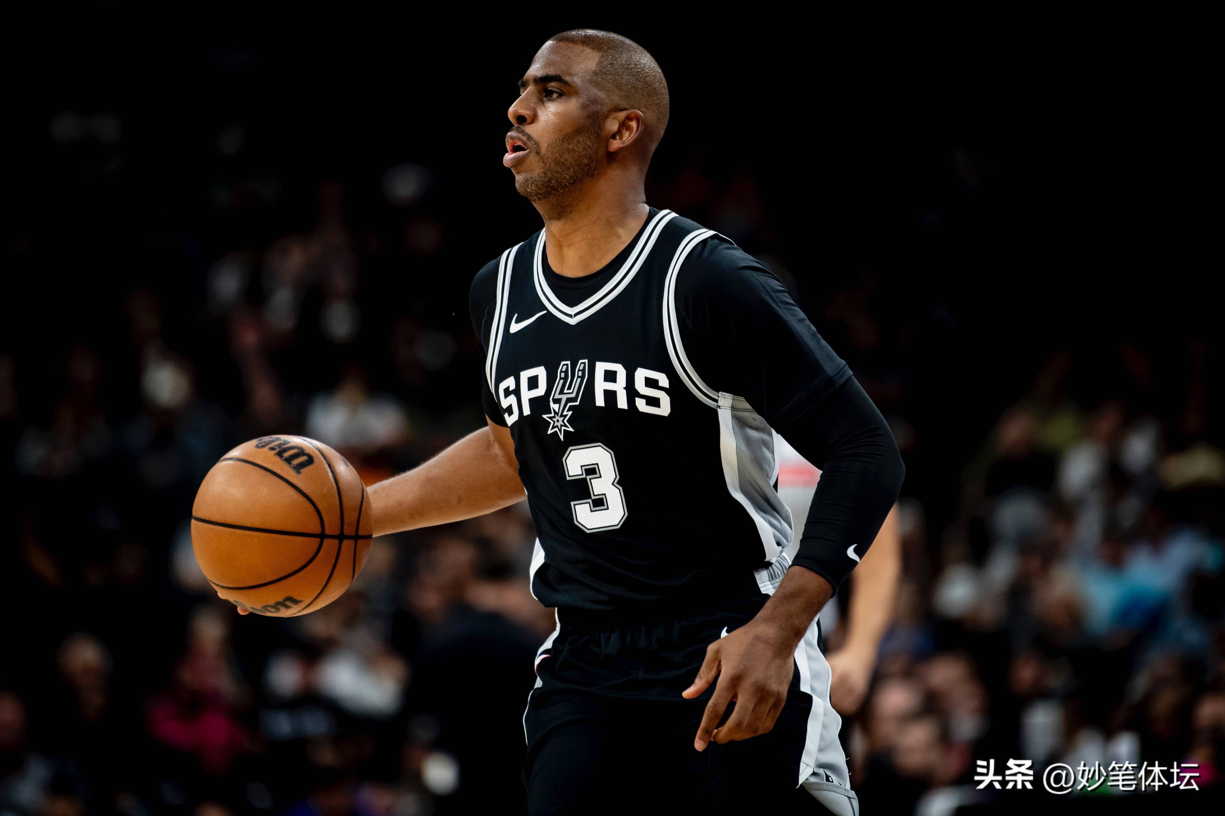 关于NBA球员表现神勇，赢得球队主教练的赞许的信息