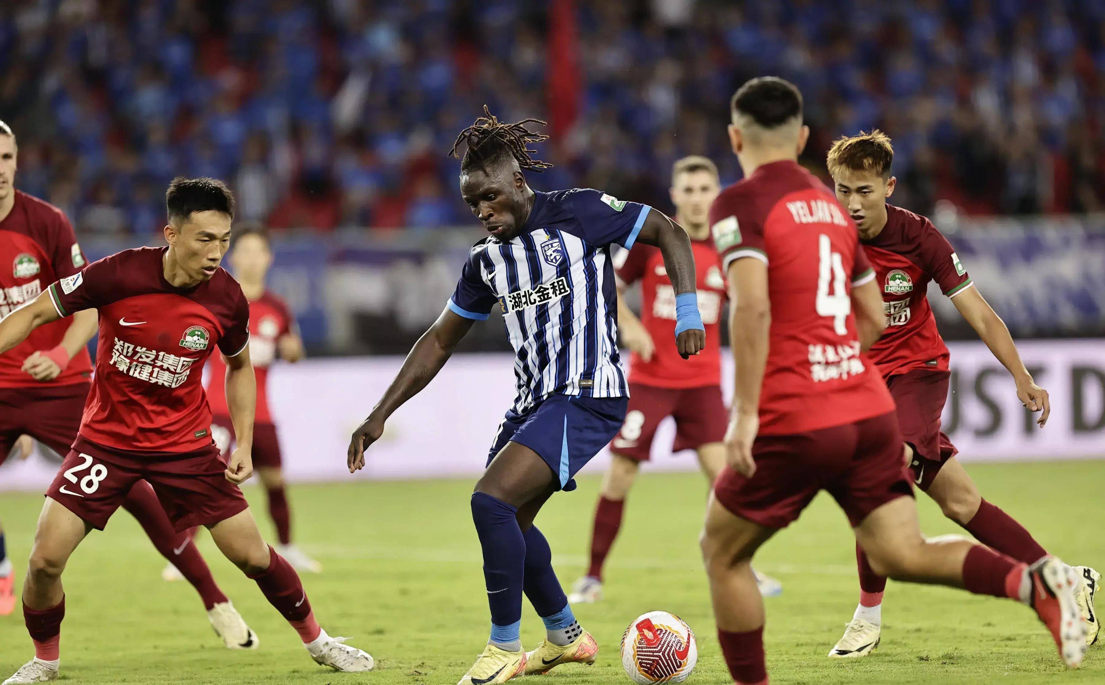 包含精彩纷呈的比赛中，球队以微弱优势占据上风的词条