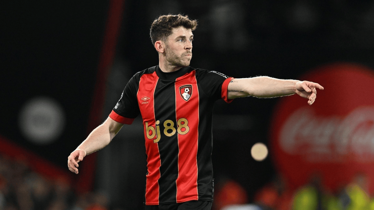 包含伯恩茅斯客场平局，保持不败纪录的词条