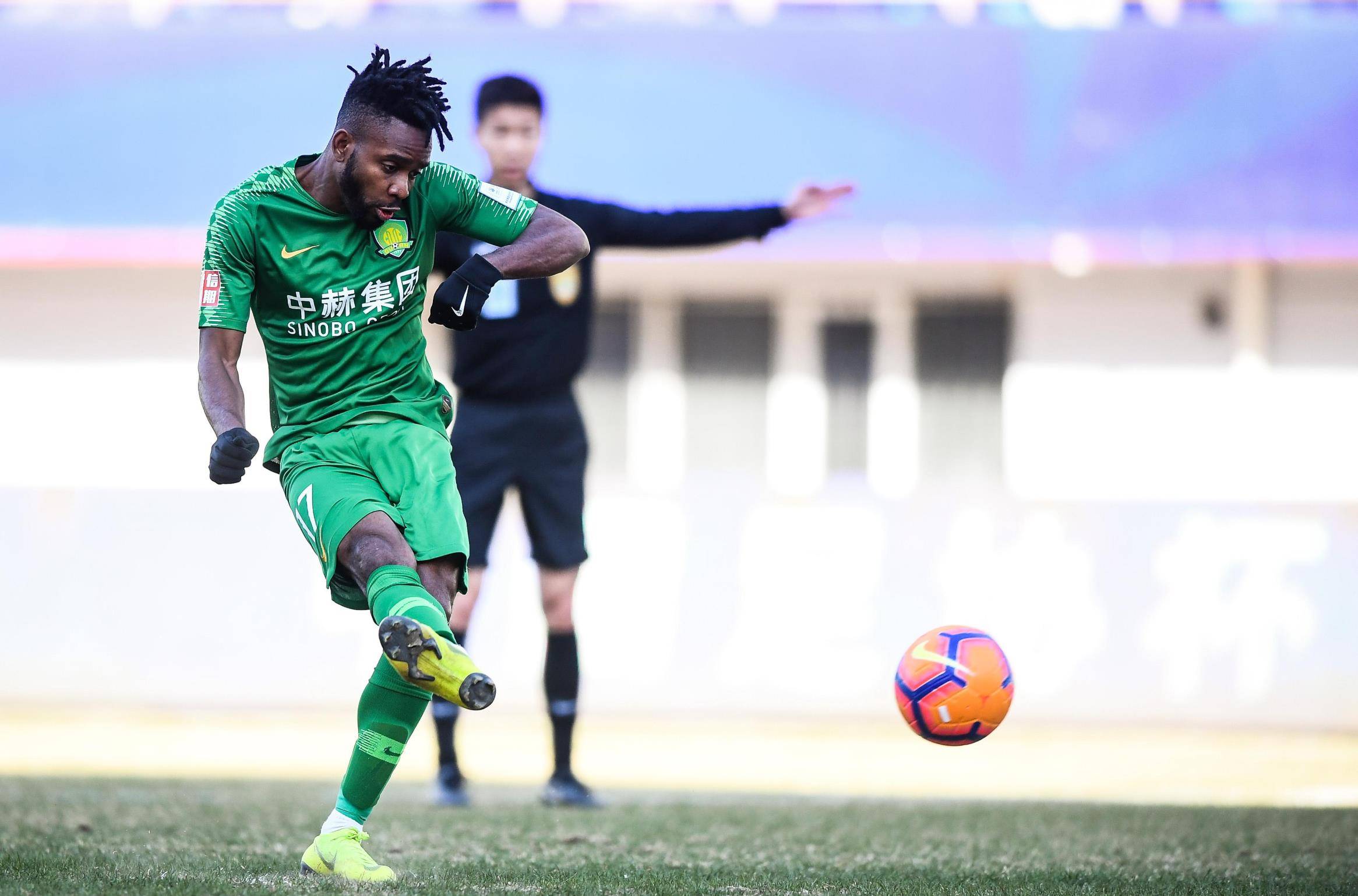 青岛黄海对阵上海海港，全队势头正猛的简单介绍