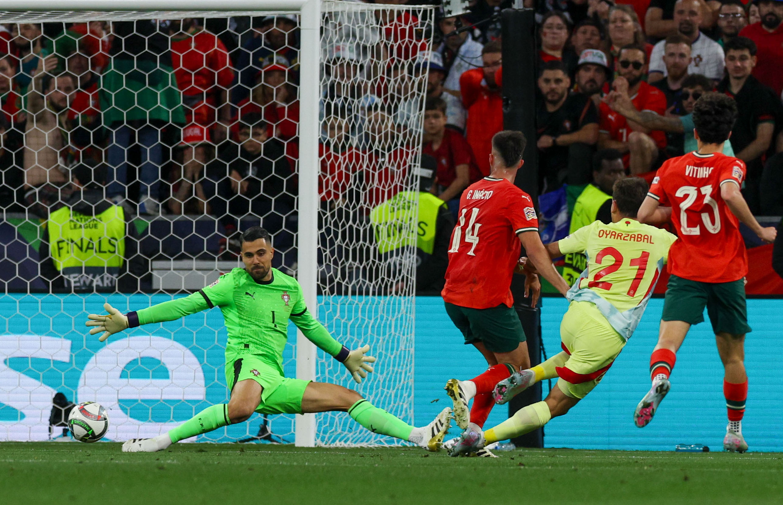 爱游戏入口-瑞典队奋勇拼搏实现进入欧国联半决赛