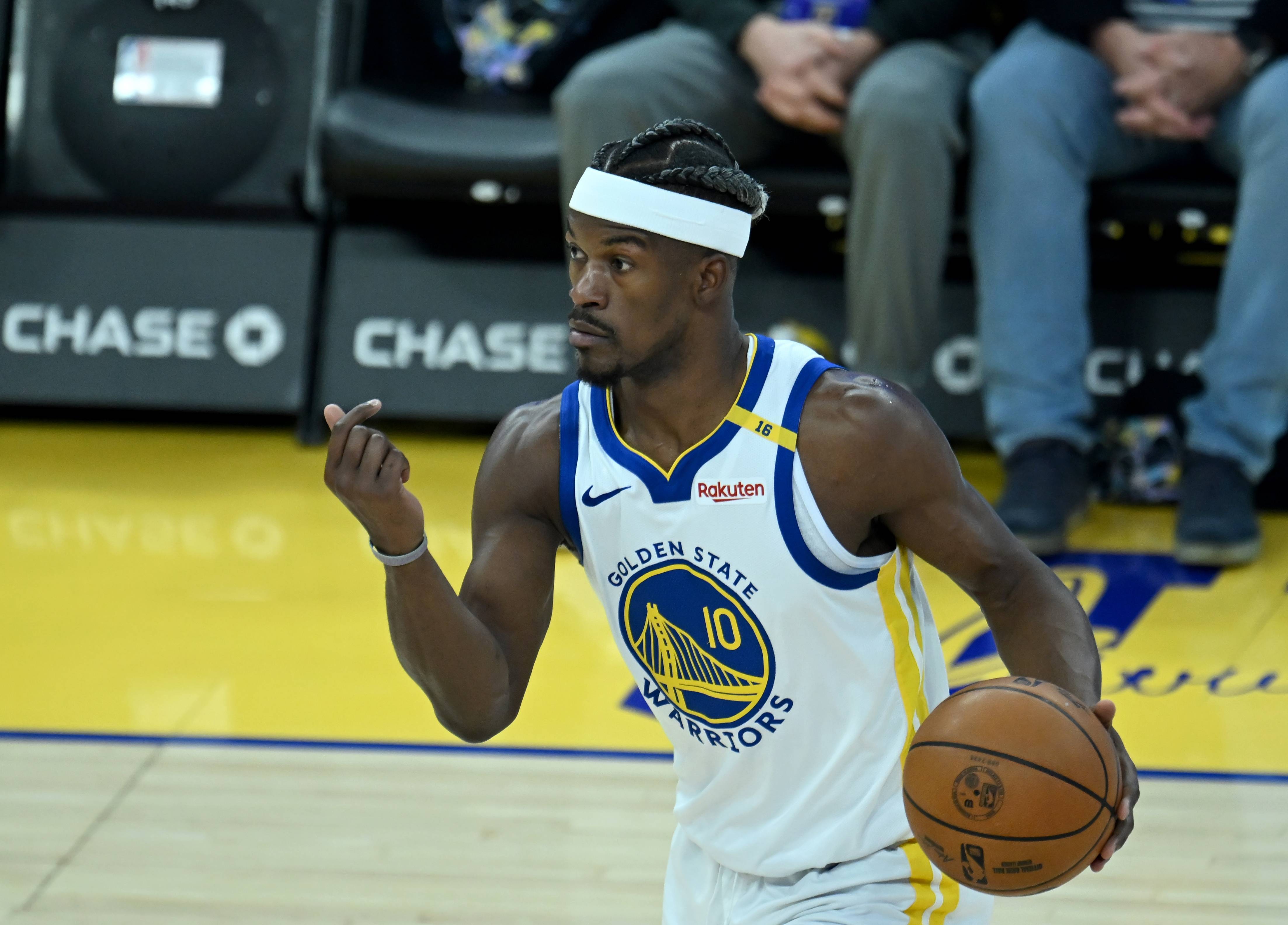 勇士负开拓者，库里高烧分无济于事