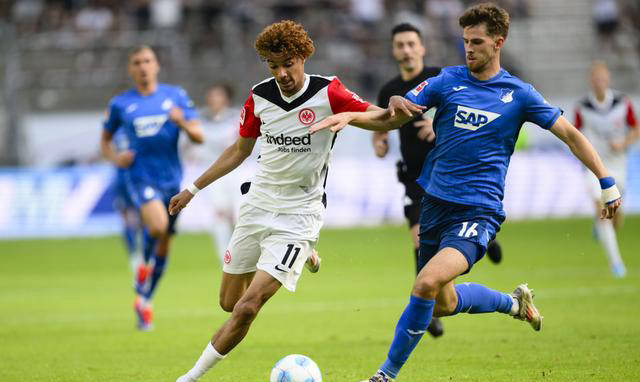 爱游戏中国官网-法兰克福客场不敌沃尔夫斯堡，落后积分