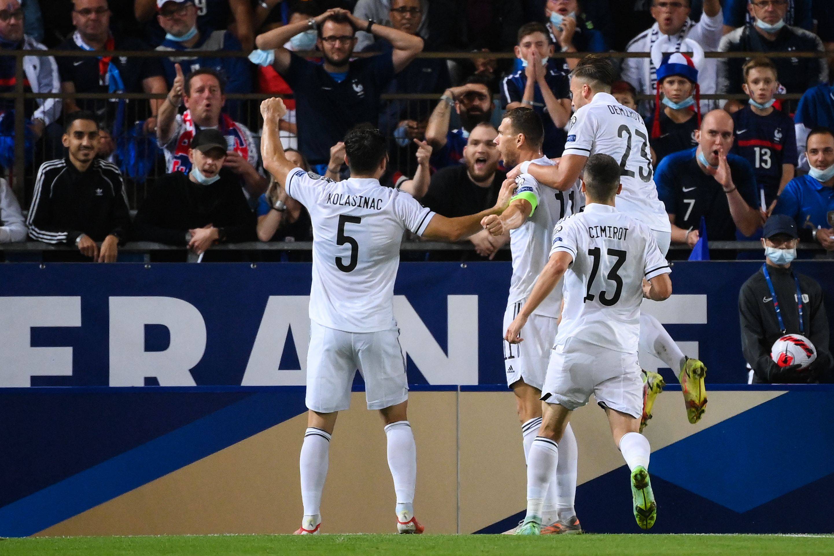 雅典队对阵波黑队，双方实力均衡