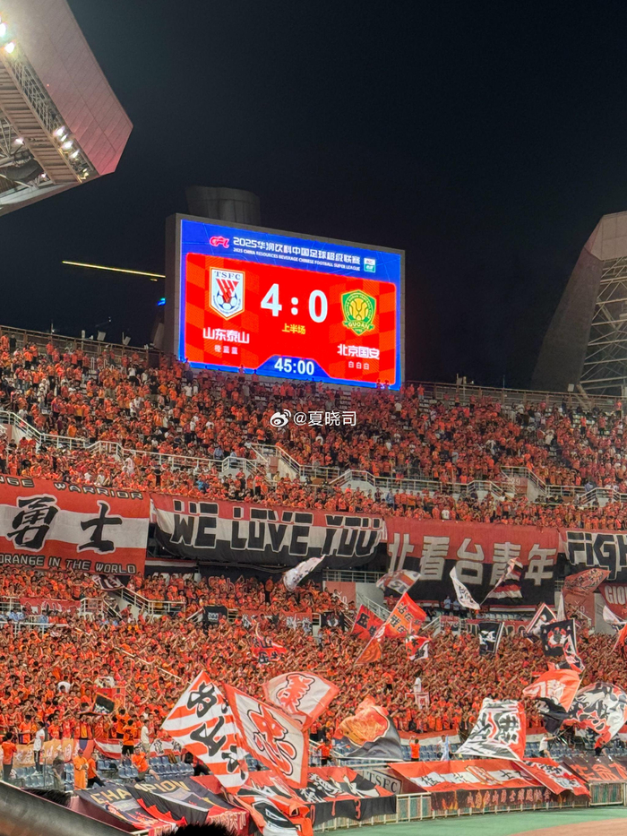 关于球迷关注球队人员变化，担忧球队实力下滑的信息