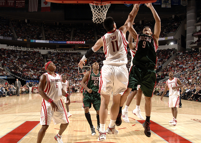 爱游戏亚洲官网-卫冕之争！传奇球队再度谱写传奇