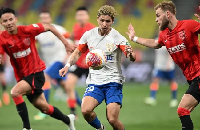 爱游戏官网-竞争激烈足球联赛：实力球队出色表现备受赏识的简单介绍