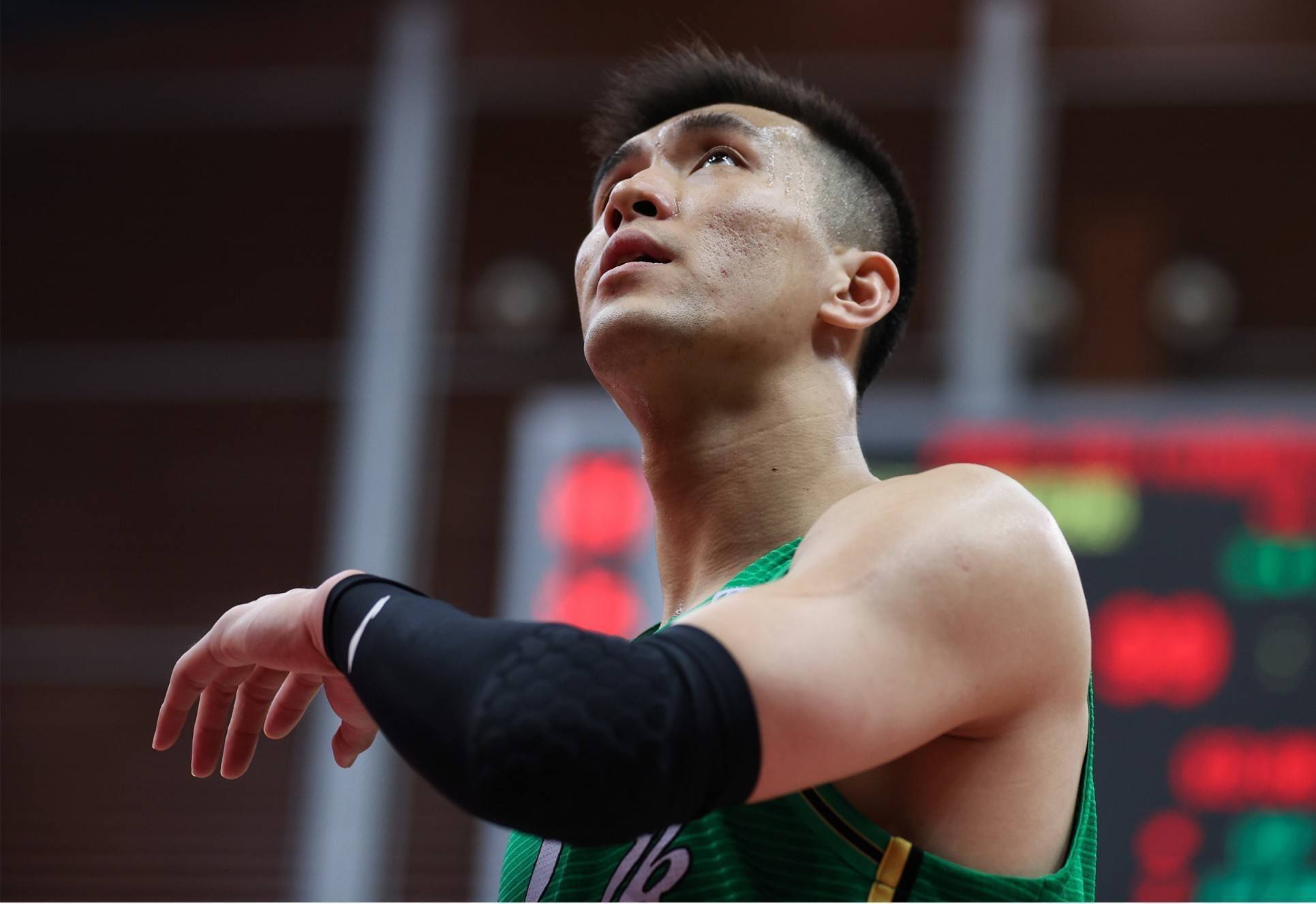 郭艾伦全面爆发,领队夺得胜利 郭艾伦全面爆发,领队夺得胜利