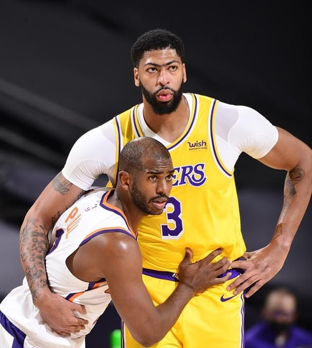 湖人轻取黄蜂,保持不败 湖人轻取黄蜂,保持不败