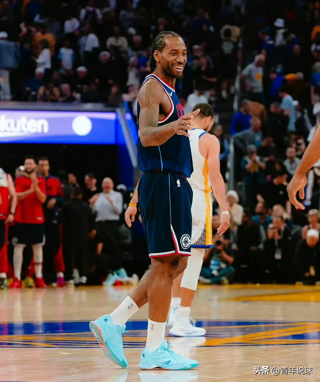 爱游戏官方入口-马刺主场击败勇士，伦纳德砍下全场最高35分