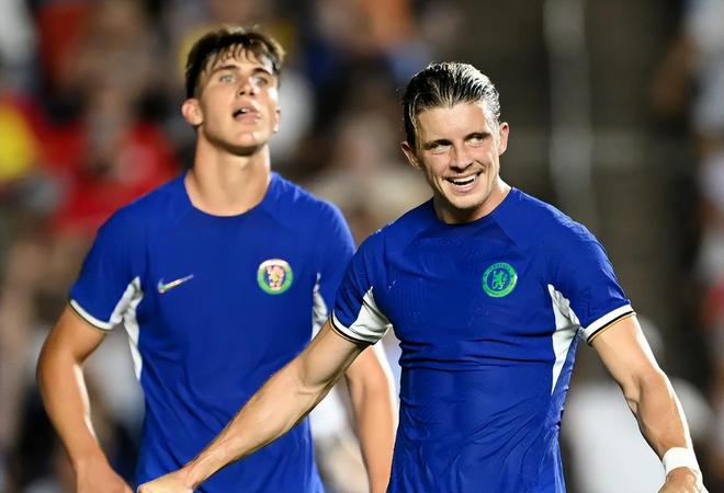 关于队长危险定点球艺精湛,连场球弯折对手的信息 关于队长危险定点球艺精湛,连场球弯折对手的信息